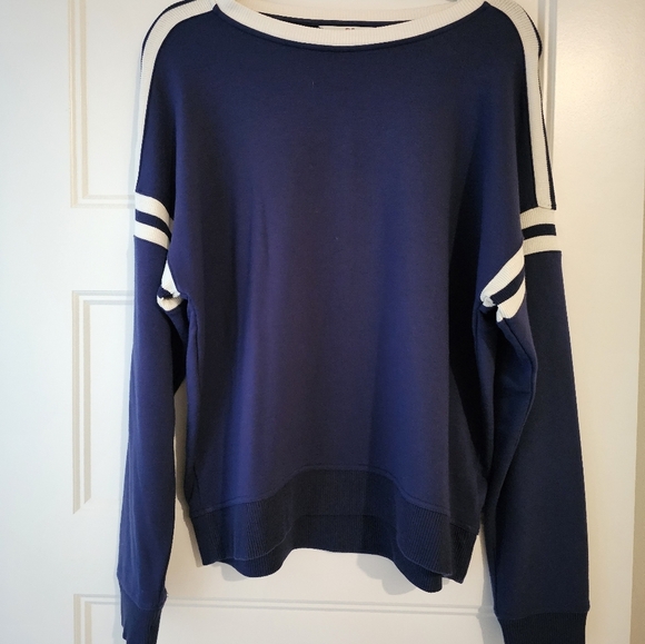 Vineyard Vines Tops - Vineyard Vines Women's Navy Blue Sweatshirt sz large